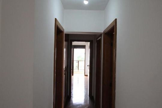 Corredor de apartamento à venda com 3 quartos, 110m² em Vila Gumercindo, São Paulo