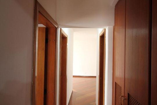 Corredor de apartamento à venda com 3 quartos, 110m² em Vila Gumercindo, São Paulo
