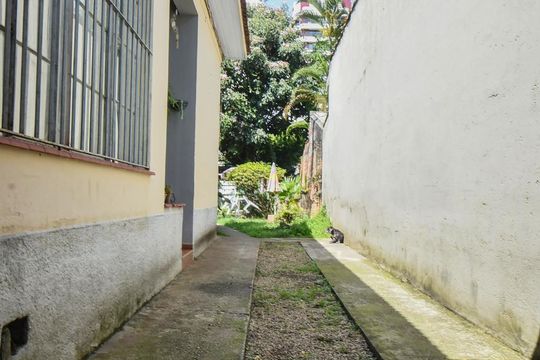 Entrada Social de casa à venda com 4 quartos, 500m² em Vila Cordeiro, São Paulo