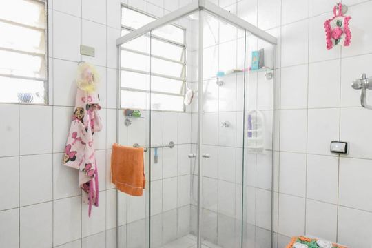 Banheiro 01 de casa à venda com 4 quartos, 500m² em Vila Cordeiro, São Paulo