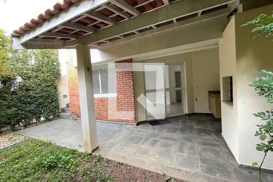 Quintal de casa de condomínio para alugar com 3 quartos, 180m² em Jardim Barbacena, Cotia