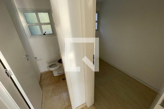 Casa de Condomínio para alugar com 3 quartos, 180m² em Jardim Barbacena, Cotia