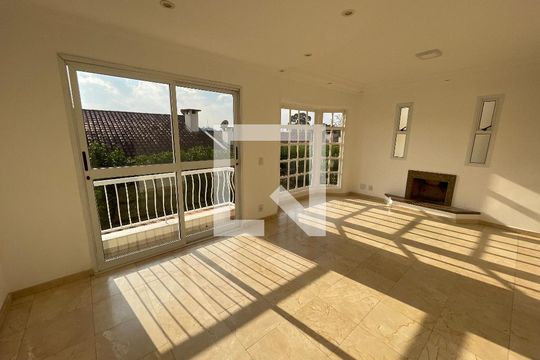 Casa de Condomínio para alugar com 3 quartos, 180m² em Jardim Barbacena, Cotia
