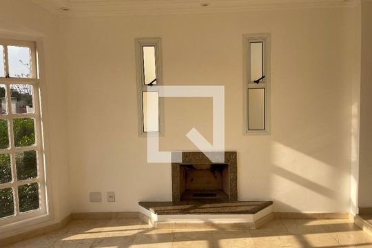 Sala de casa de condomínio para alugar com 3 quartos, 180m² em Jardim Barbacena, Cotia