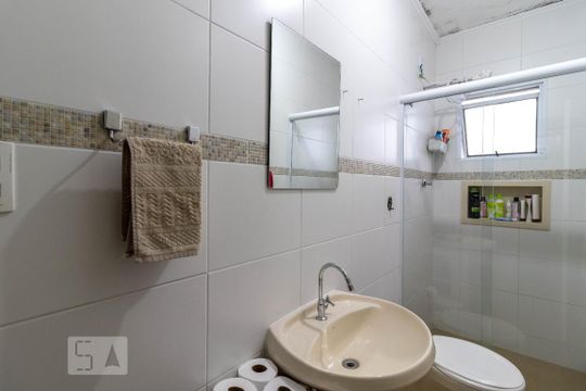 Banheiro de casa à venda com 2 quartos, 130m² em Vila Romero, São Paulo