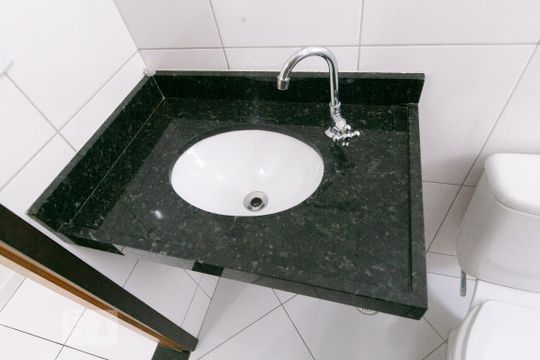 Detalhe banheiro de casa para alugar com 2 quartos, 60m² em Conjunto Residencial José Bonifácio, São Paulo