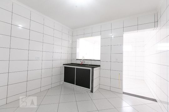 Cozinha de casa para alugar com 2 quartos, 60m² em Conjunto Residencial José Bonifácio, São Paulo