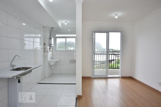 Cozinha & Sala de apartamento à venda com 2 quartos, 44m² em Anil, Rio de Janeiro