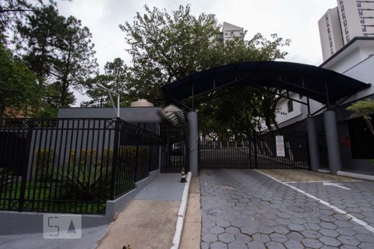 Fachada do Condomínio de apartamento para alugar com 3 quartos, 76m² em Jardim Luanda, São Paulo