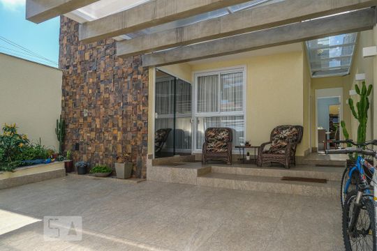 Garagem de casa de condomínio à venda com 4 quartos, 160m² em Conjunto Residencial Santa Terezinha, São Paulo