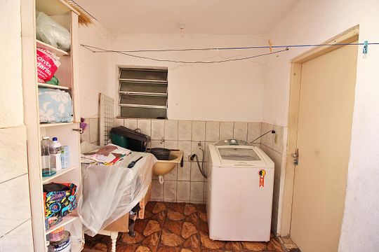 Lavanderia de casa à venda com 4 quartos, 187m² em Jardim Copacabana, São Bernardo do Campo