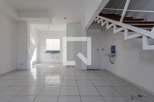 Casa para alugar com 2 quartos, 65m² em Vila Nova Aparecida, Mogi das Cruzes