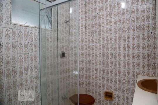 Banheiro de apartamento para alugar com 2 quartos, 67m² em Jardim Monte Alegre, Taboão da Serra