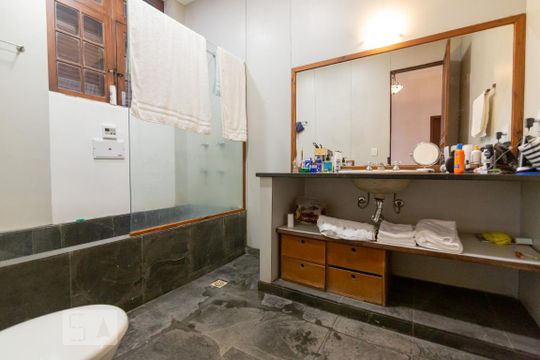 Banheiro da Suíte de casa para alugar com 5 quartos, 350m² em Tijuca, Rio de Janeiro