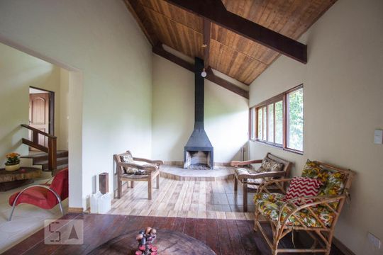 Sala com lareira de casa de condomínio à venda com 4 quartos, 700m² em Ivoturucaia, Jundiaí