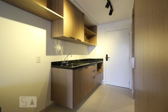 Cozinha de kitnet/studio para alugar com 1 quarto, 31m² em Indianópolis, São Paulo