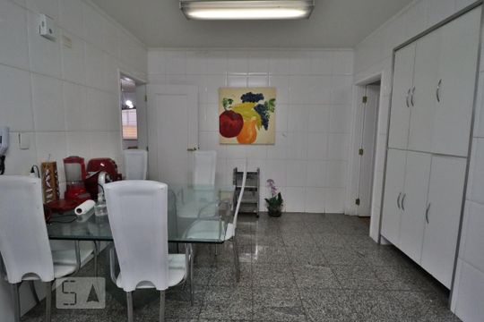 Cozinha de apartamento para alugar com 4 quartos, 227m² em Pinheiros, São Paulo