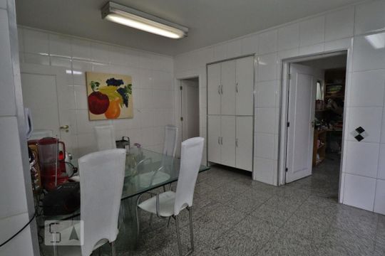 Cozinha de apartamento para alugar com 4 quartos, 227m² em Pinheiros, São Paulo