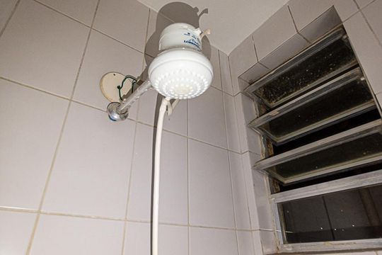 Banheiro de apartamento para alugar com 2 quartos, 54m² em São Francisco, Niterói
