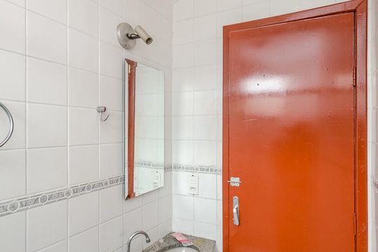 Banheiro Social de apartamento à venda com 3 quartos, 70m² em Monsenhor Messias, Belo Horizonte