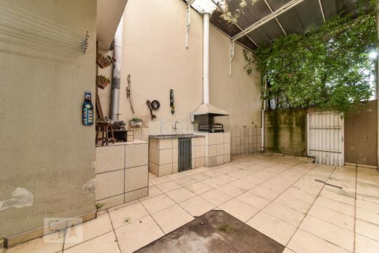 Quintal - Churrasqueira de casa à venda com 5 quartos, 220m² em Demarchi, São Bernardo do Campo