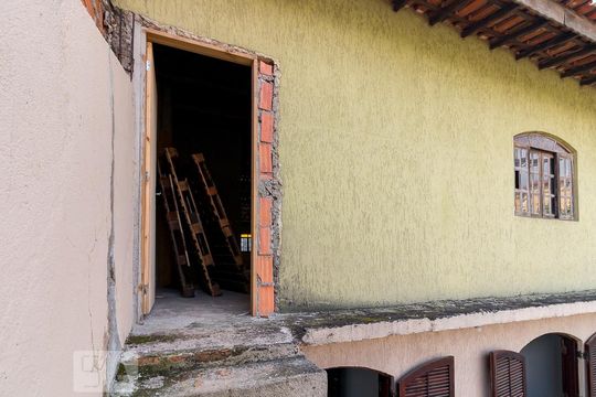 Entrada área superior de casa à venda com 3 quartos, 254m² em Jardim Santa Cecília, Guarulhos