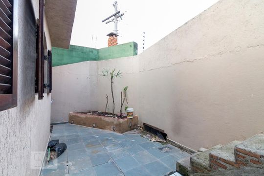 Quintal fundos de casa à venda com 3 quartos, 254m² em Jardim Santa Cecília, Guarulhos