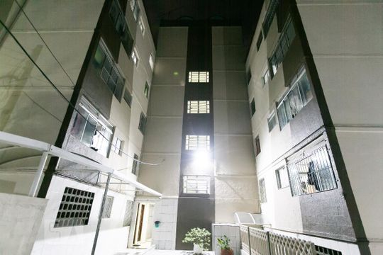 Fachada do bloco de apartamento para alugar com 2 quartos, 52m² em Conjunto Residencial José Bonifácio, São Paulo