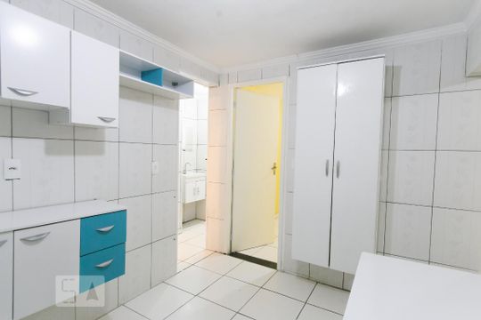 Cozinha de apartamento para alugar com 2 quartos, 52m² em Conjunto Residencial José Bonifácio, São Paulo