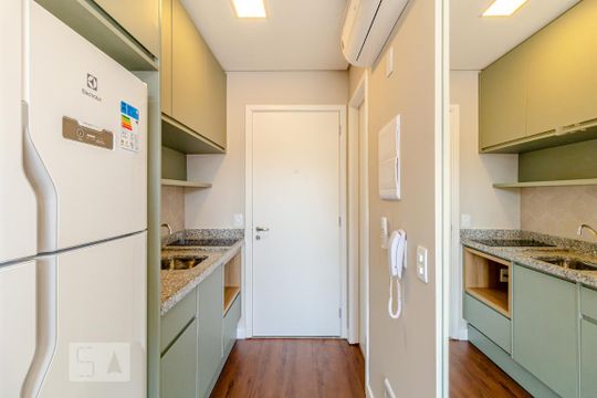 Cozinha de kitnet/studio para alugar com 1 quarto, 16m² em Bela Vista, São Paulo