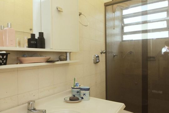 BANHEIRO de apartamento para alugar com 2 quartos, 150m² em Jardim Itu Sabará, Porto Alegre