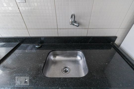 Cozinha e Área de Serviço de apartamento para alugar com 1 quarto, 39m² em Rubem Berta, Porto Alegre