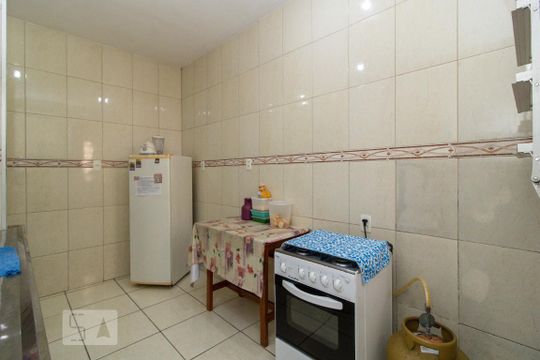 Cozinha 1 de casa à venda com 4 quartos, 151m² em Olaria, Rio de Janeiro