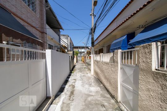 Área comum de casa à venda com 4 quartos, 151m² em Olaria, Rio de Janeiro