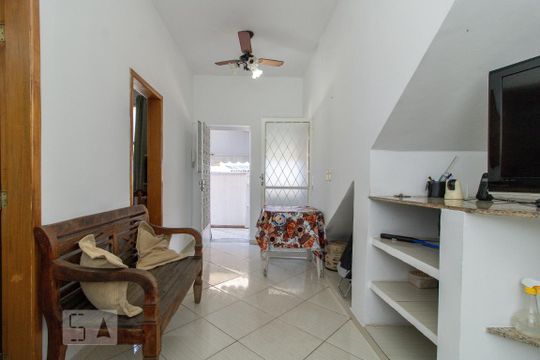 Casa à venda com 4 quartos, 151m² em Olaria, Rio de Janeiro