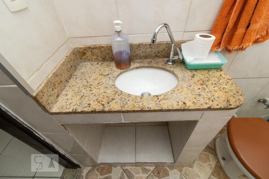 Detalhe do Banheiro da Suíte 1 de casa à venda com 4 quartos, 151m² em Olaria, Rio de Janeiro