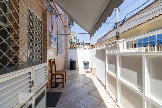 Varanda de casa à venda com 4 quartos, 151m² em Olaria, Rio de Janeiro