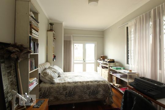 Quarto 2 de casa à venda com 3 quartos, 500m² em Glória, Porto Alegre
