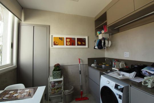 Área de serviço de casa para alugar com 3 quartos, 500m² em Glória, Porto Alegre