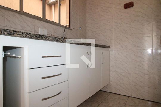Cozinha e Área de Serviço de apartamento para alugar com 2 quartos, 60m² em Vila Granada, São Paulo