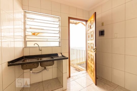 Cozinha de casa para alugar com 1 quarto, 40m² em Mutinga, Osasco