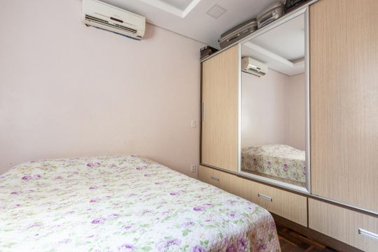 Quarto 1 de apartamento à venda com 2 quartos, 69m² em Floresta, Porto Alegre