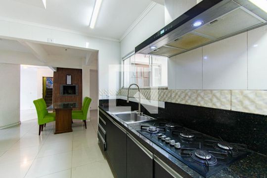 Cozinha de casa para alugar com 3 quartos, 400m² em Igara, Canoas