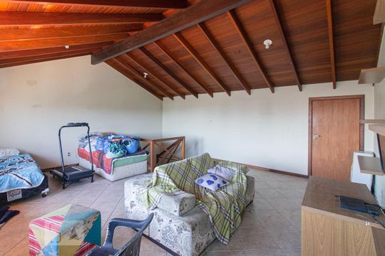 Sótão de casa à venda com 3 quartos, 250m² em Sarandi, Porto Alegre