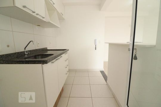 Cozinha de apartamento para alugar com 2 quartos, 45m² em Liberdade, São Paulo