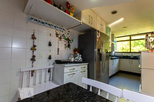 Cozinha de apartamento à venda com 4 quartos, 239m² em Gragoatá, Niterói