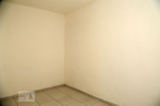 Quarto de casa para alugar com 1 quarto, 48m² em Parque Pinheiros, Taboão da Serra