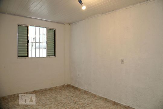 Sala  de casa para alugar com 1 quarto, 48m² em Parque Pinheiros, Taboão da Serra