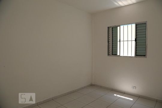 Quarto de casa para alugar com 1 quarto, 48m² em Parque Pinheiros, Taboão da Serra