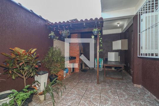 Churrasqueira / Fundos de casa à venda com 4 quartos, 150m² em Jardim Carvalho, Porto Alegre